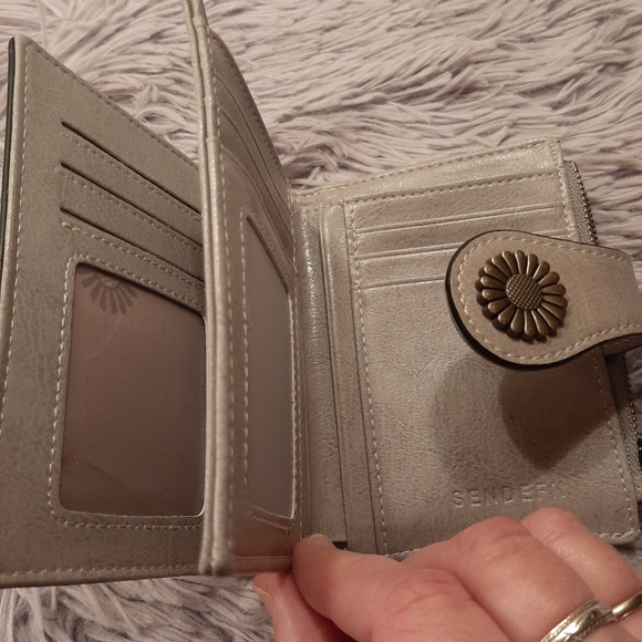 Sendeen Wallet- Tan- New - Picture 6 of 10